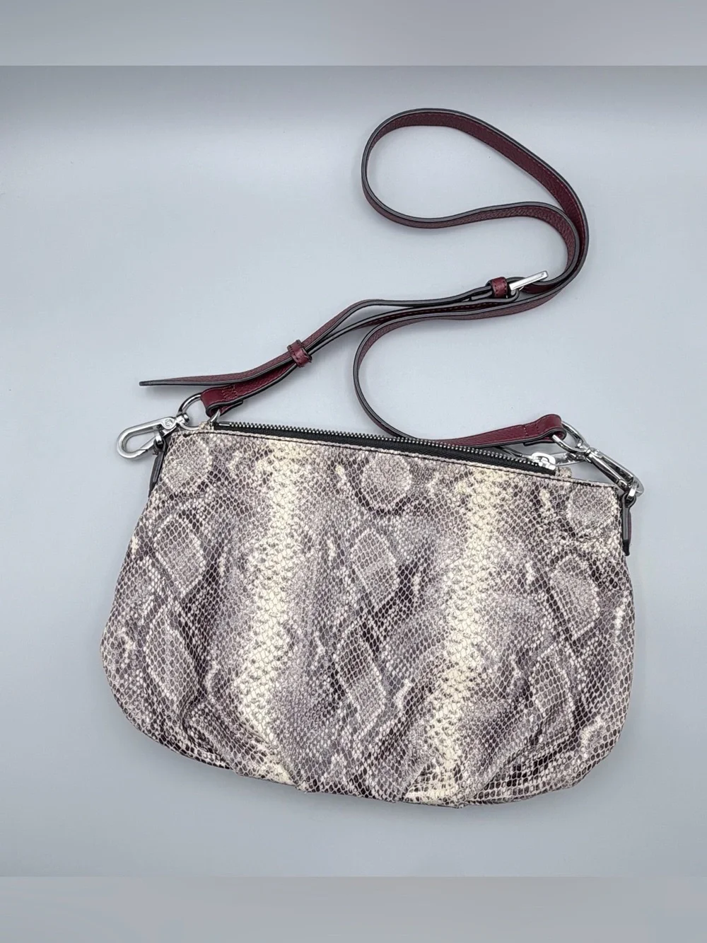 G.I.L.I. Genuine Leather Pleated Double Zip Crossbody Purse
